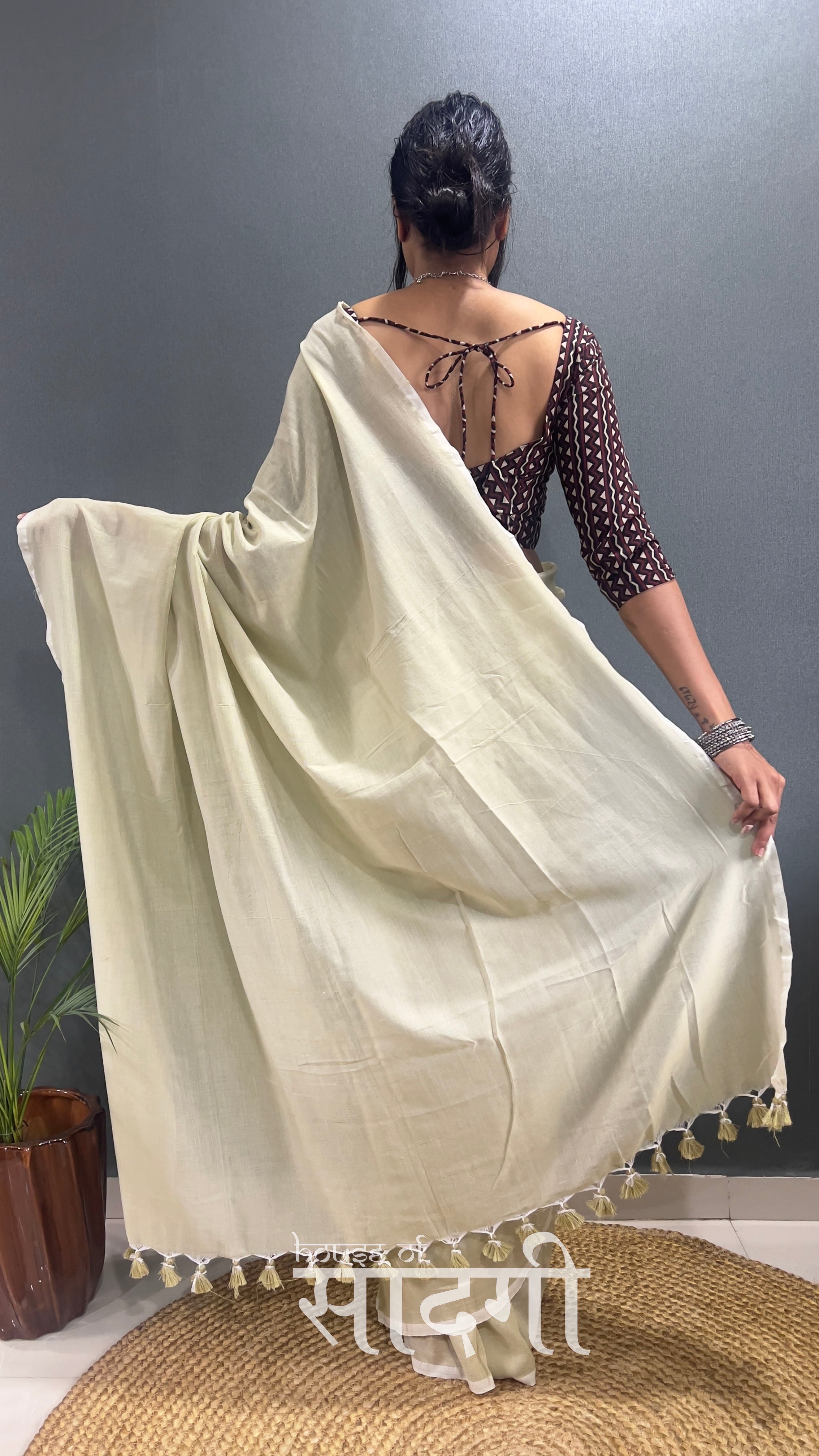 Honeydew Handloom Cotton Saree With Triangle Printed Blouse