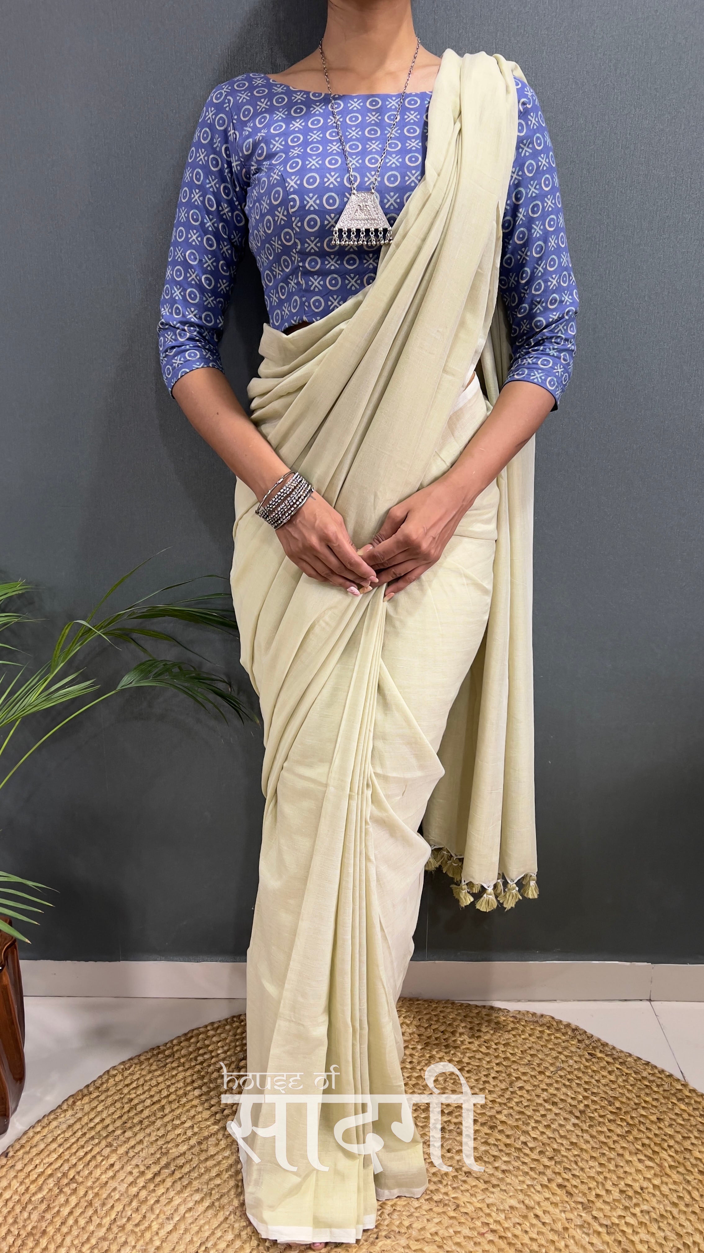 Honeydew Handloom Cotton Saree With Blue Printed Blouse