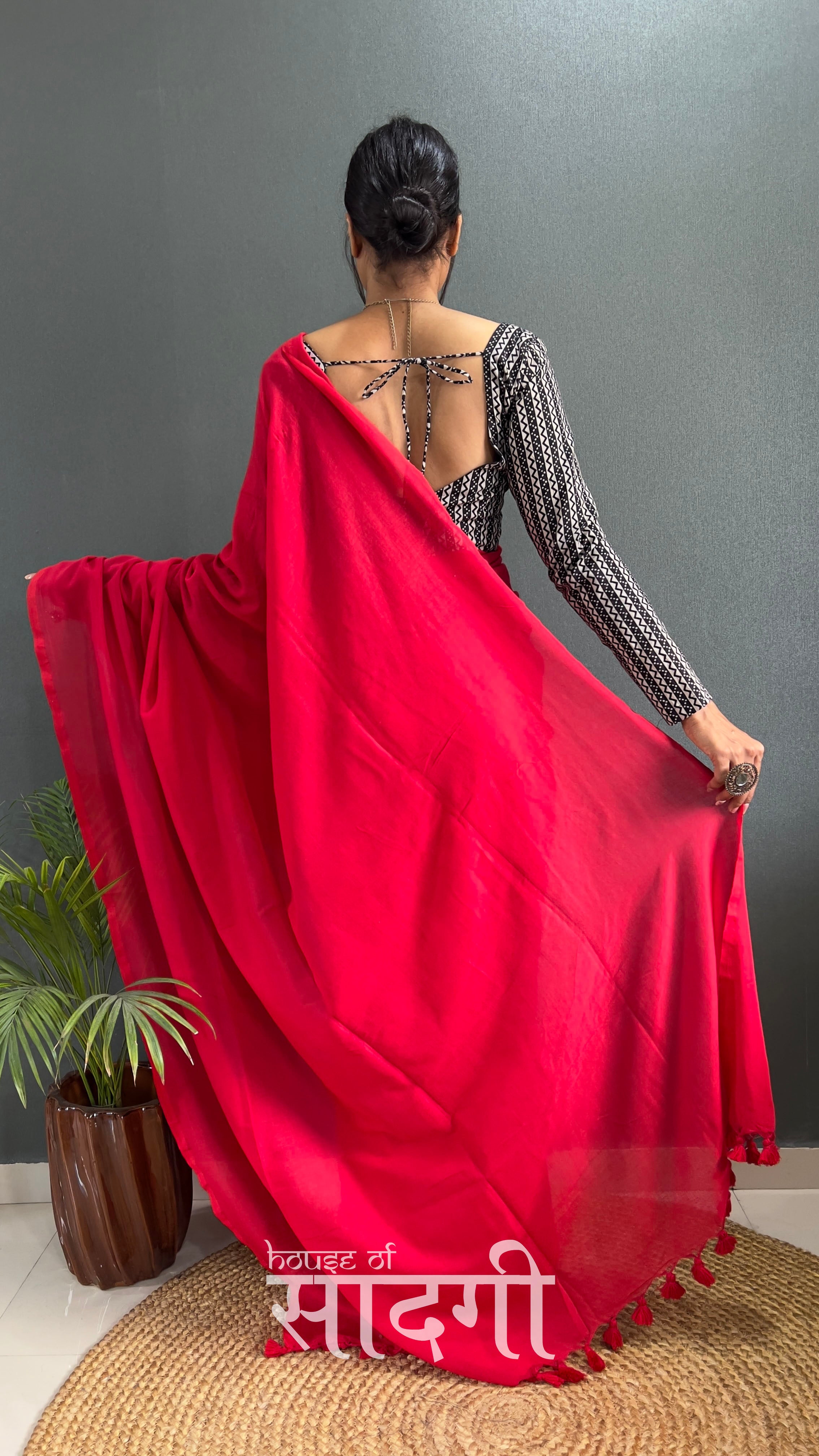 Red Handloom Cotton Saree With Black Lining Printed Blouse