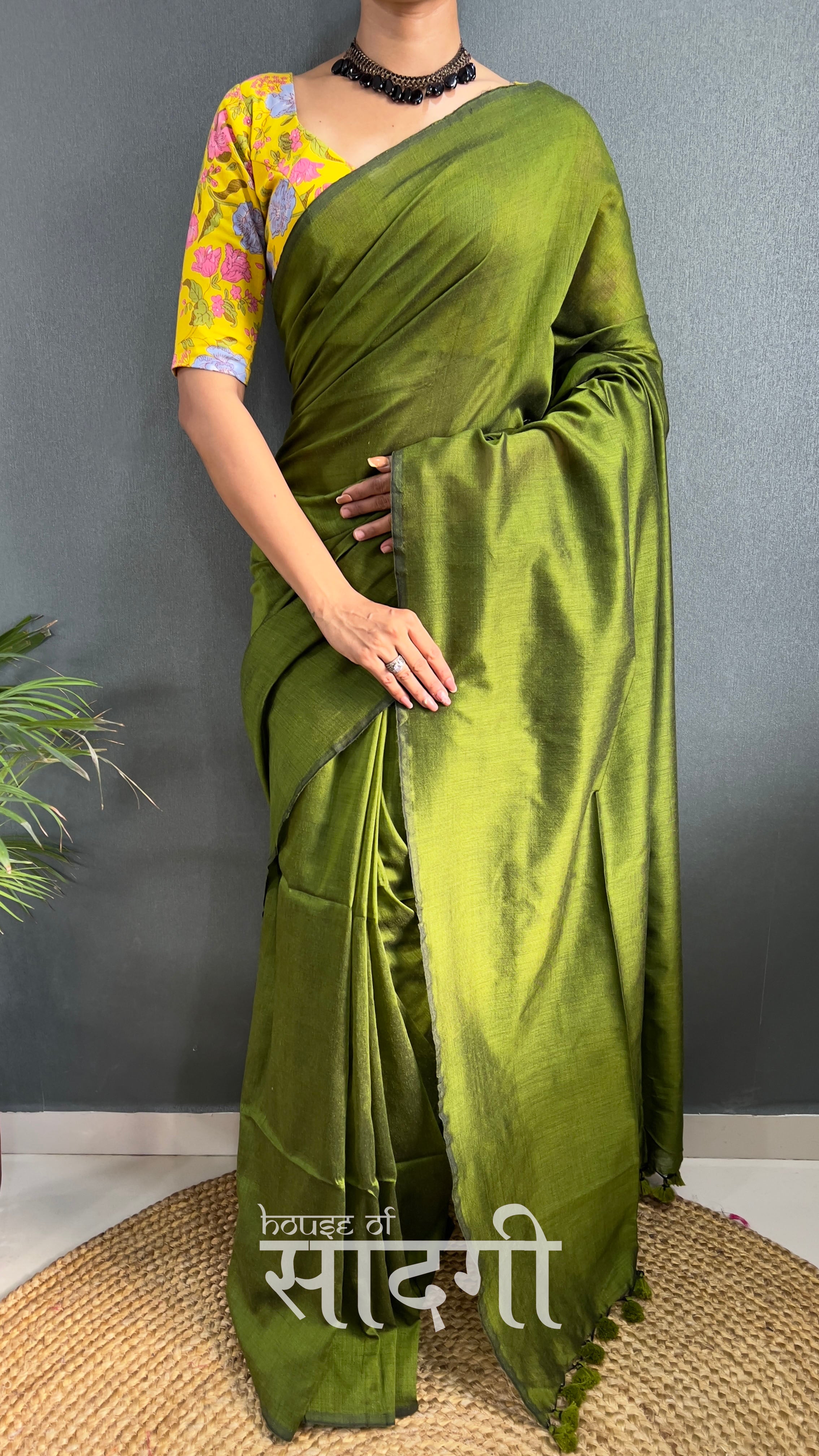 Mehndi Handloom Cotton Saree With Yellow Flower Printed Blouse