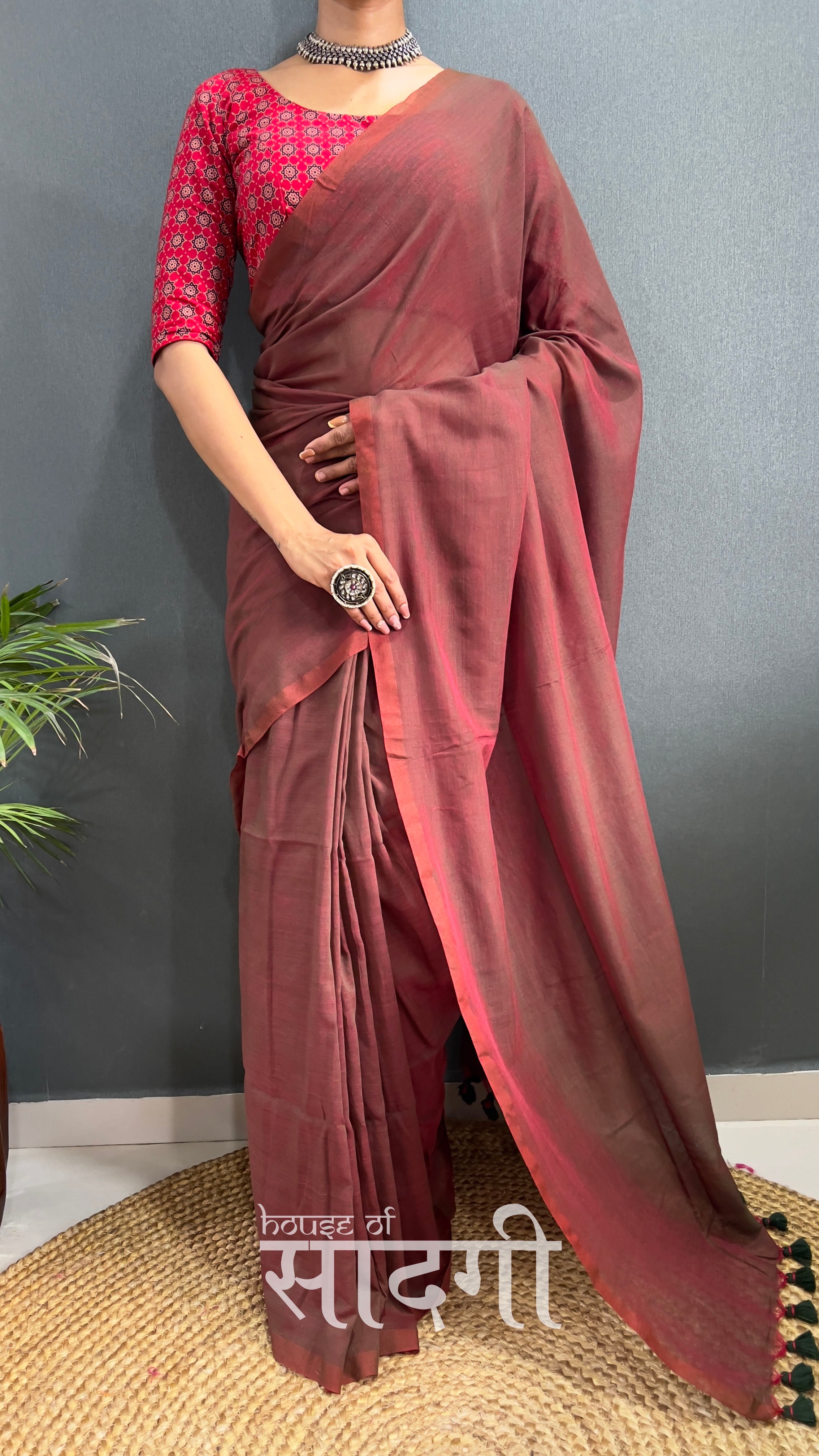 Brown Dual Tone Handloom Cotton Saree With Red Printed Blouse