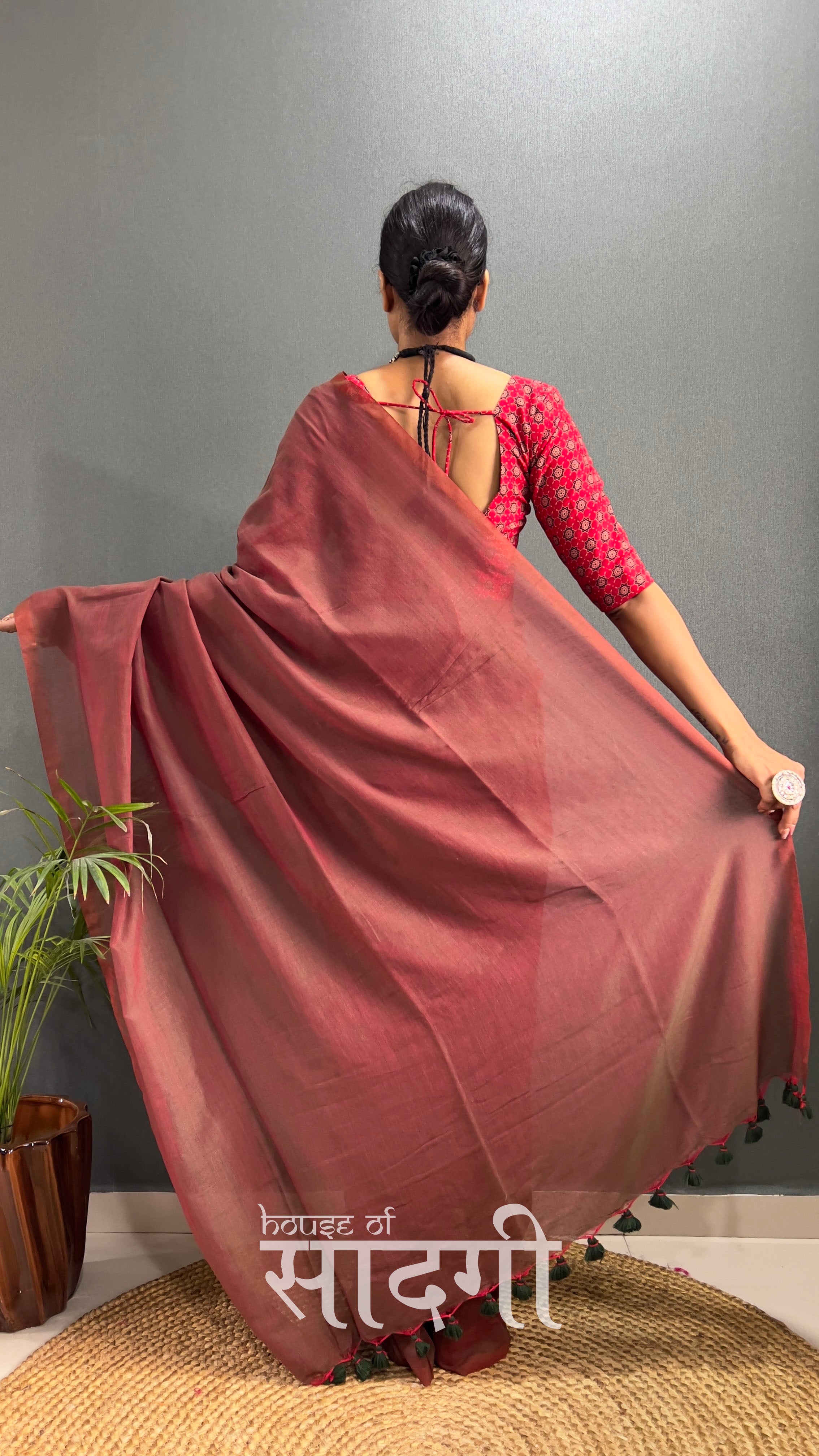 Brown Dual Tone Handloom Cotton Saree With Red Printed Blouse