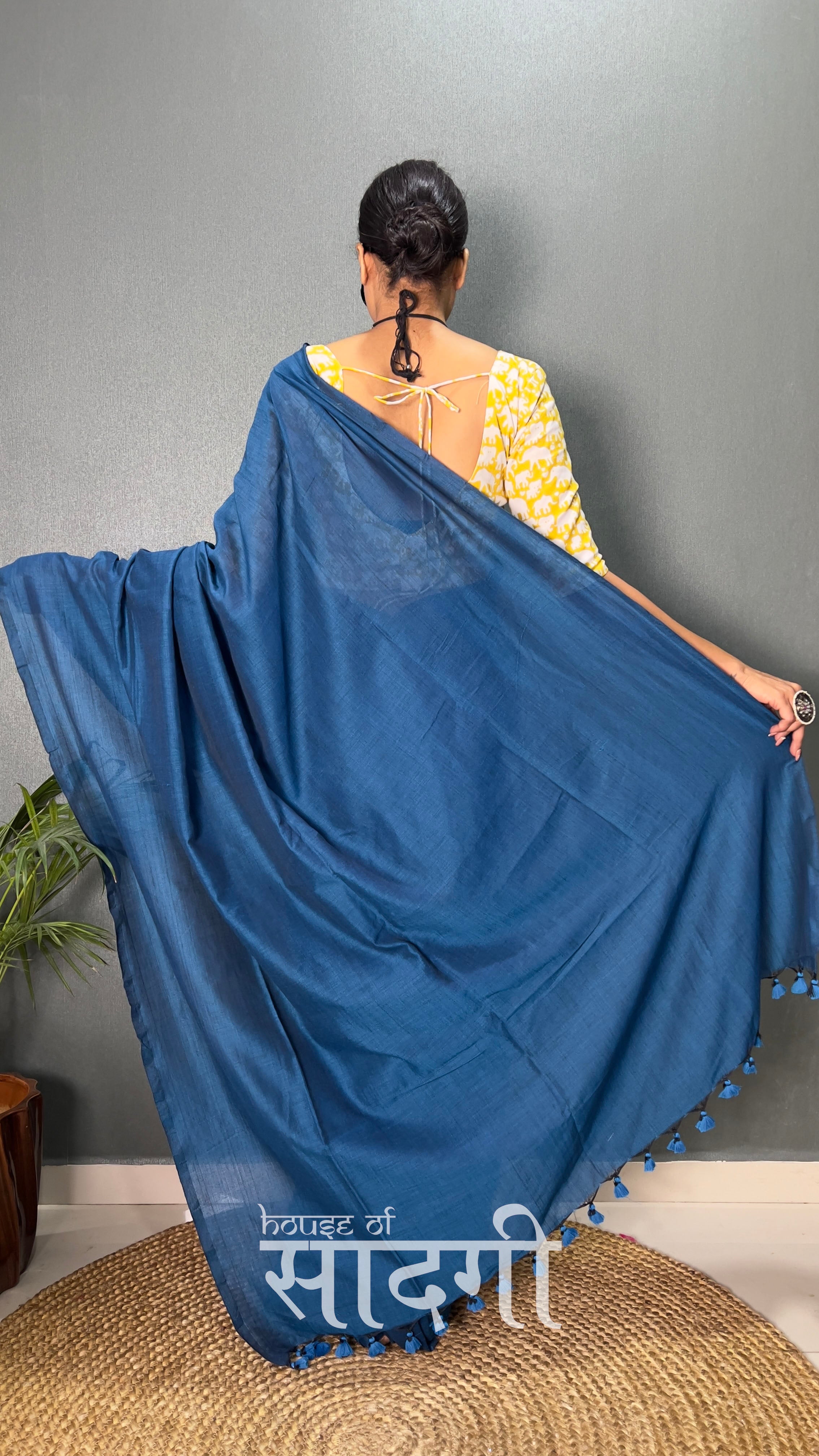 Firoji Handloom Cotton Saree With Animal Printed Blouse