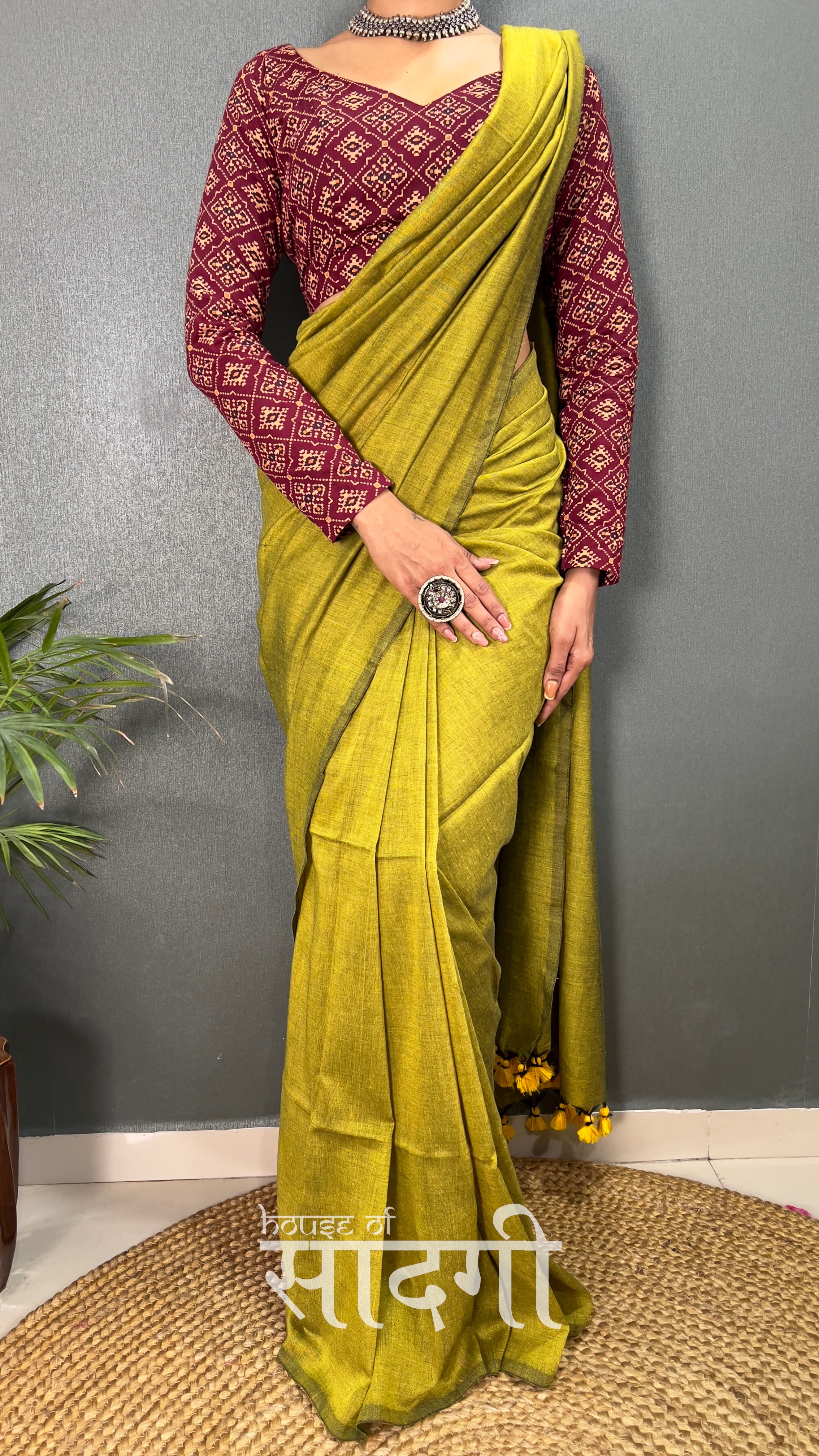 Mehndi Green Handloom Cotton Saree With Patola Printed Blouse