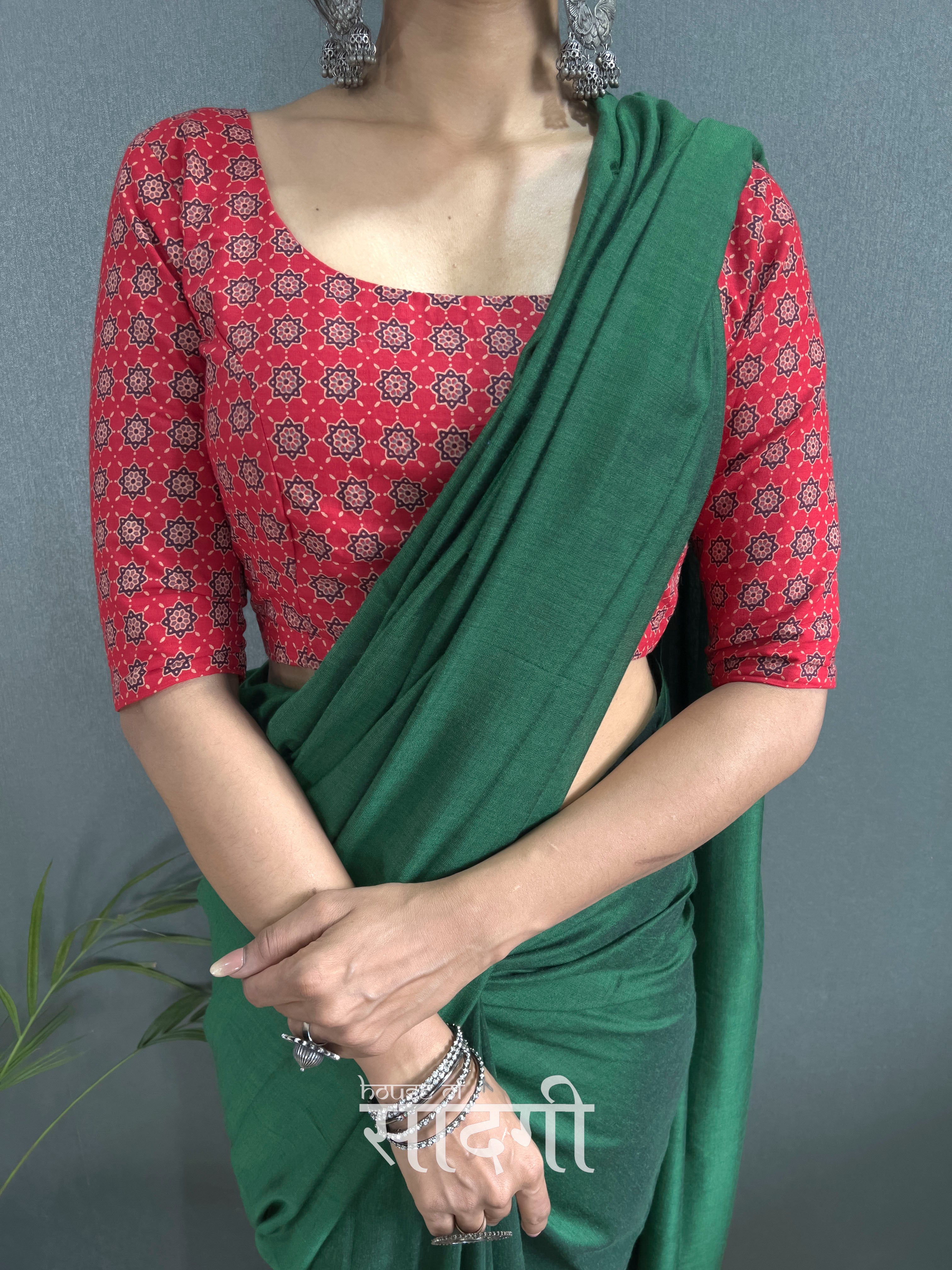 Jerry Green Handloom Cotton Saree With Red Printed Blouse