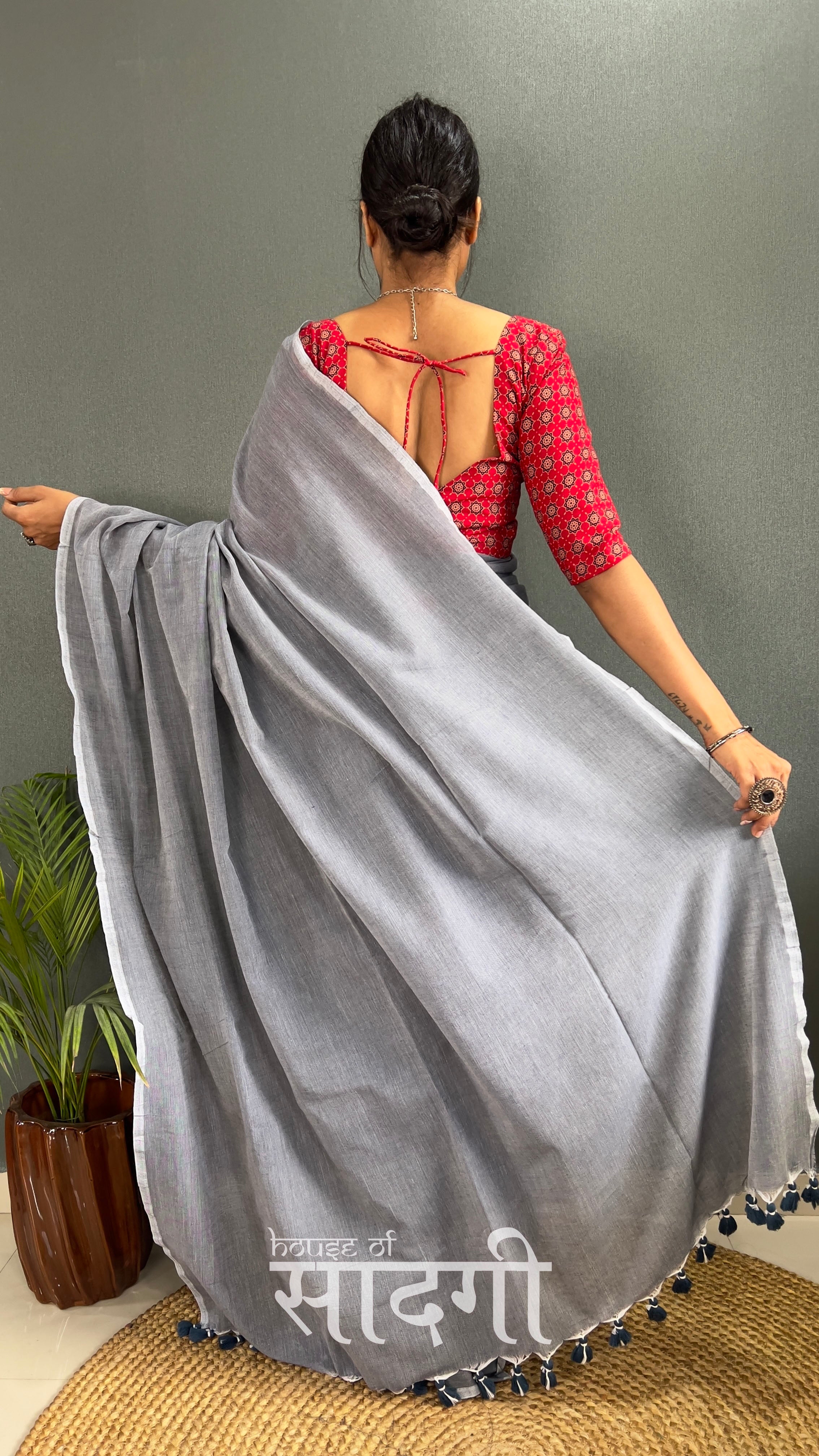 Grey Handloom Cotton Saree With Red Printed Blouse