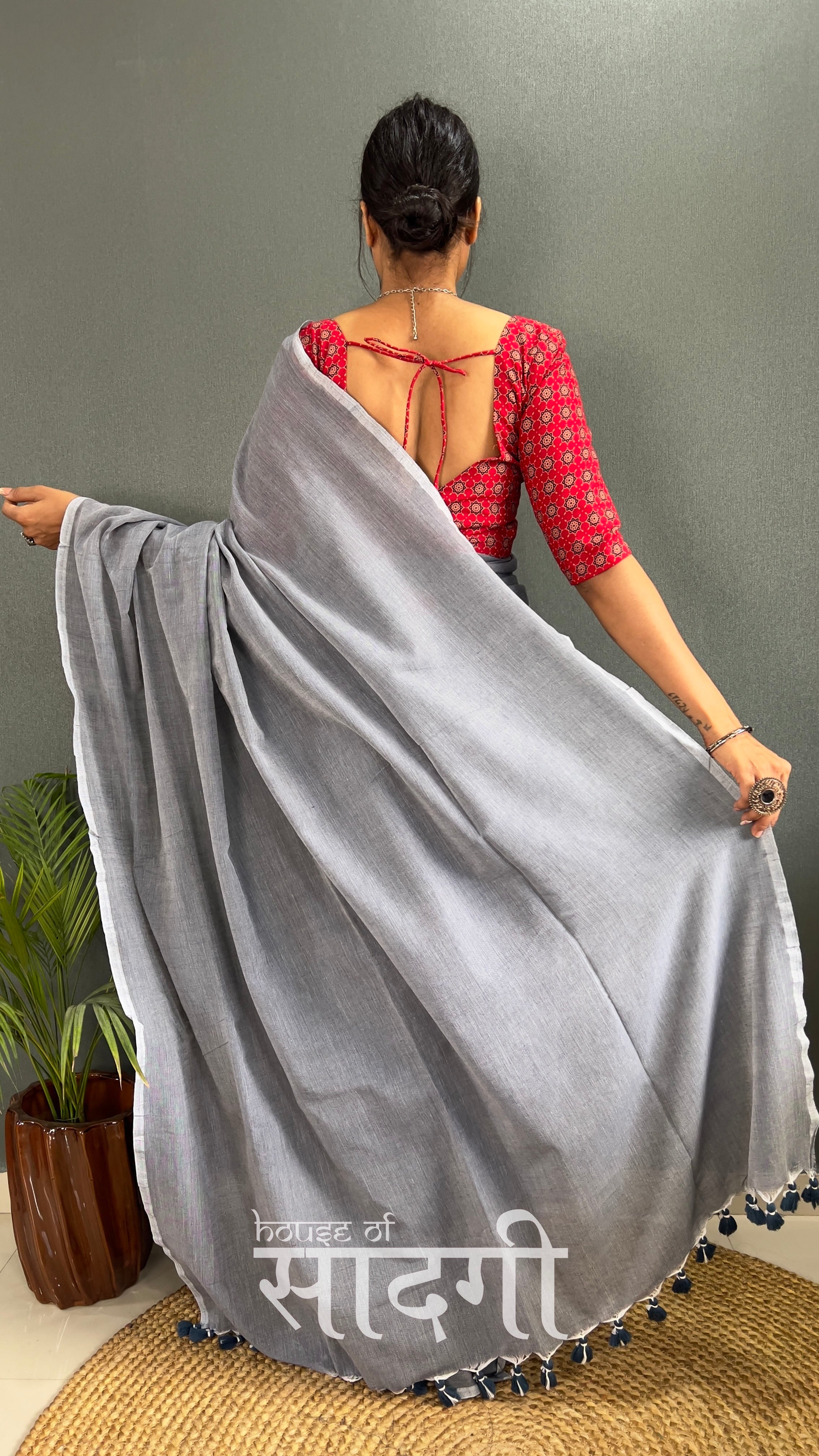 Grey Handloom Cotton Saree With Red Printed Blouse