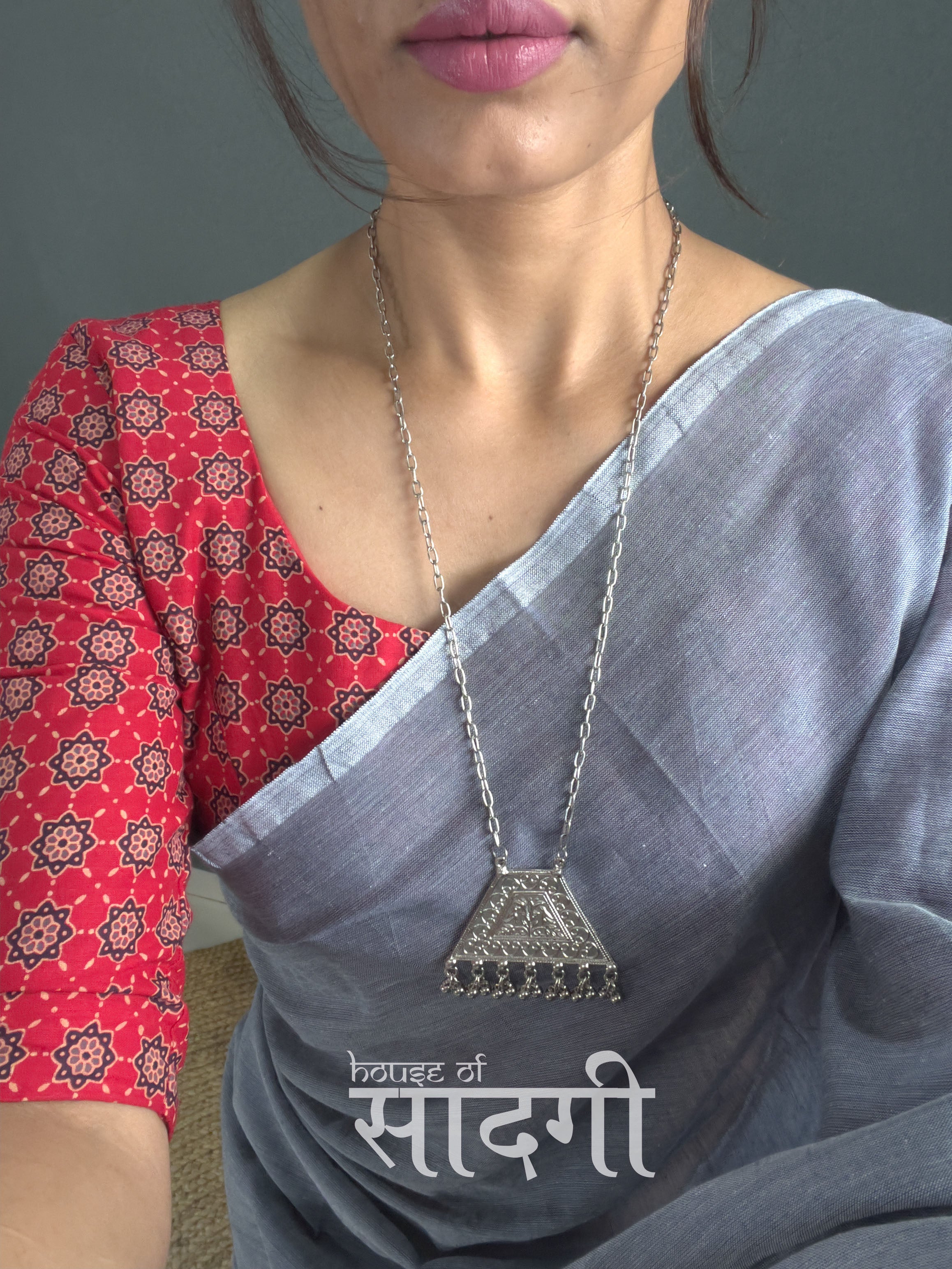 Grey Handloom Cotton Saree With Red Printed Blouse