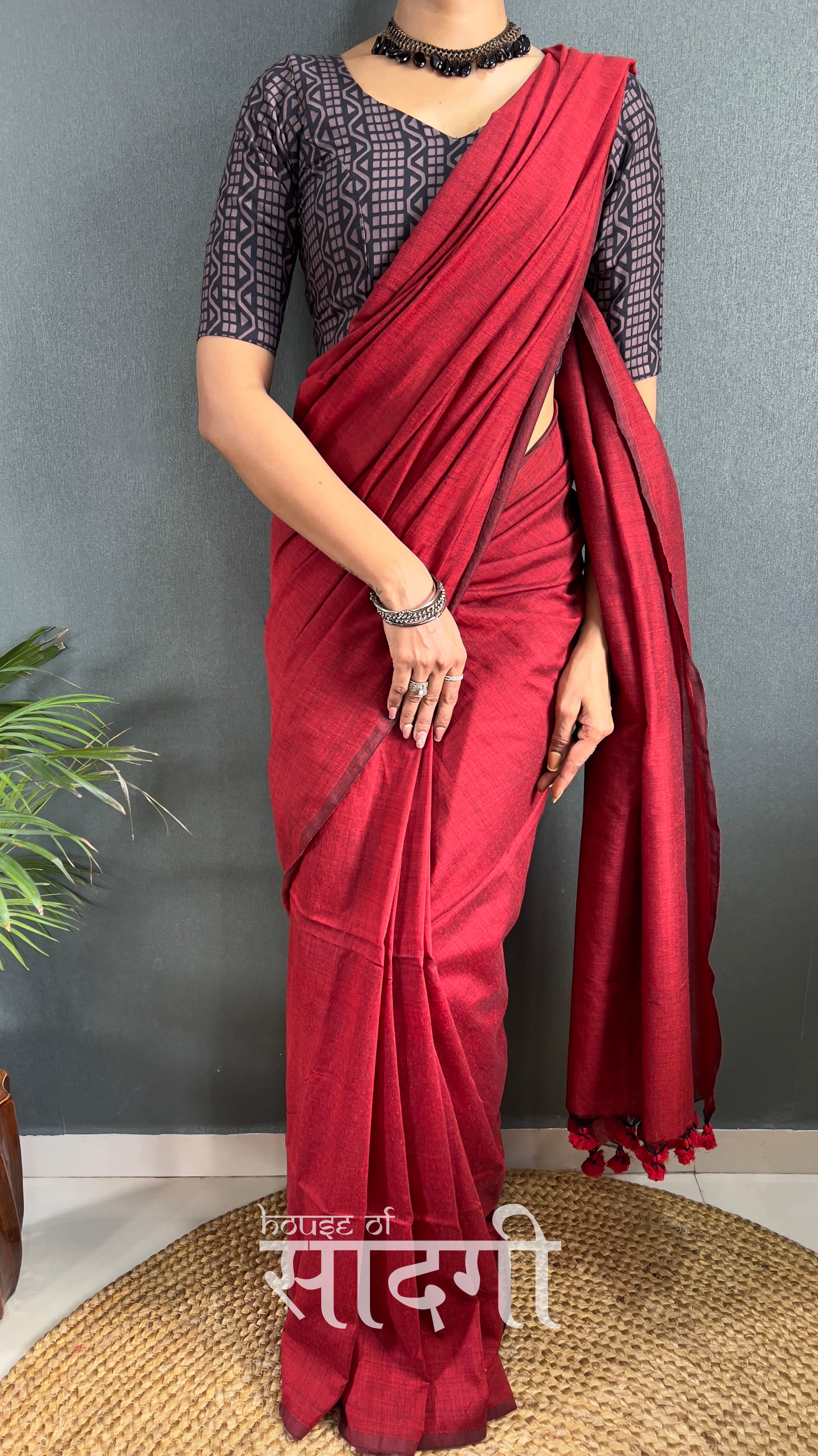 Light Maroon Handloom Cotton Saree With Black Printed Blouse