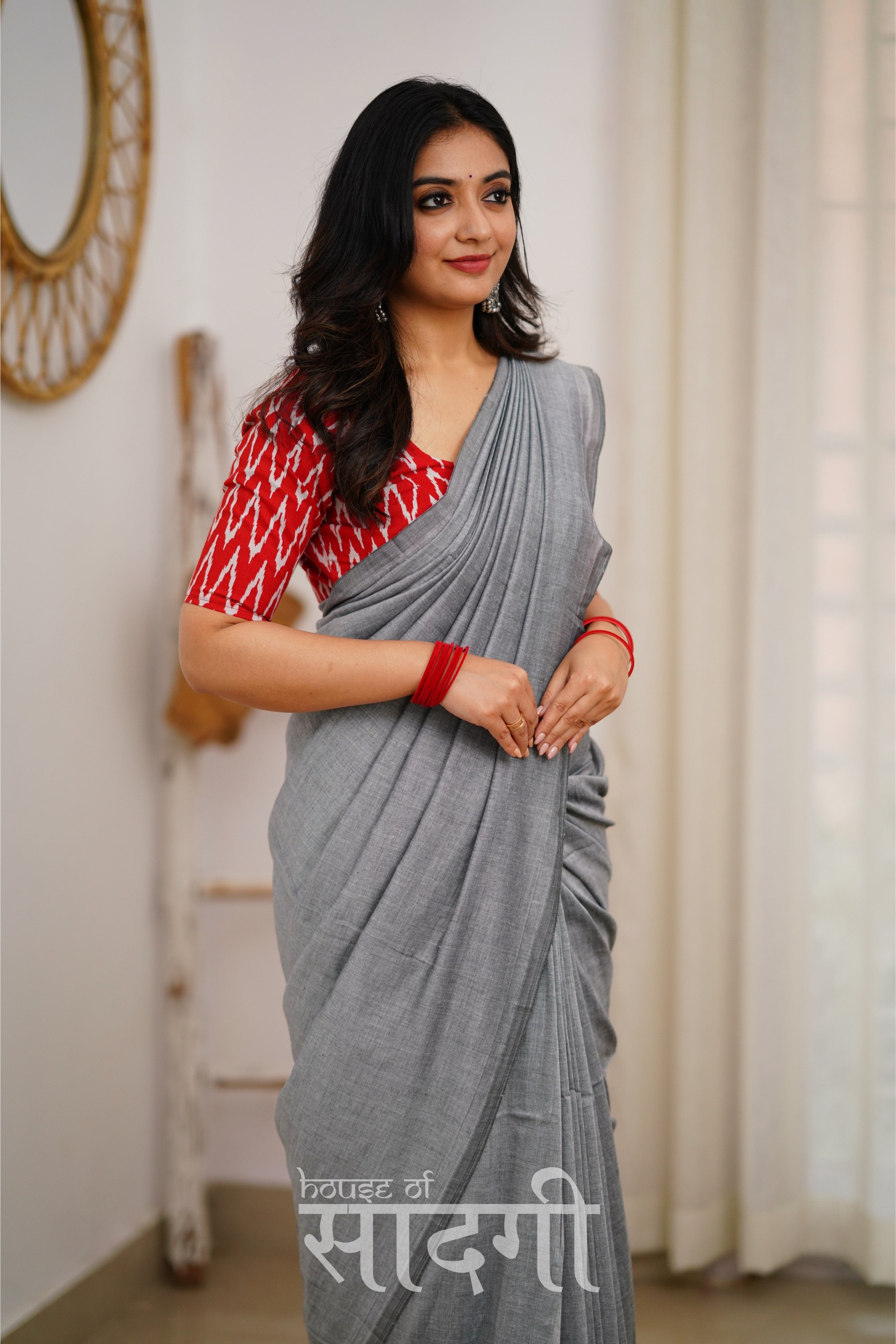 Light Grey Handloom Khadi Cotton Saree With Red Zig Zag Print Blouse