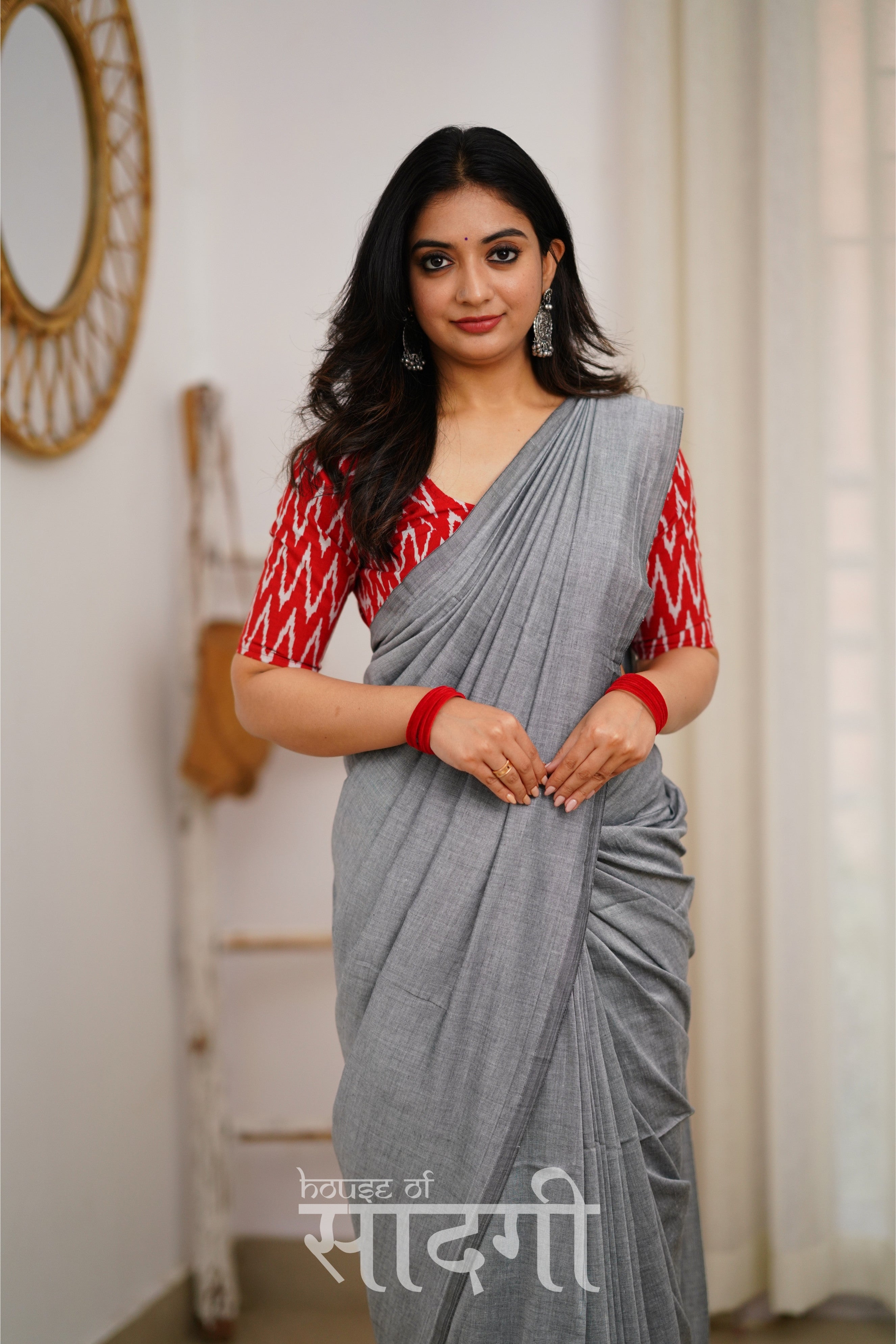 Light Grey Handloom Khadi Cotton Saree With Red Zig Zag Print Blouse