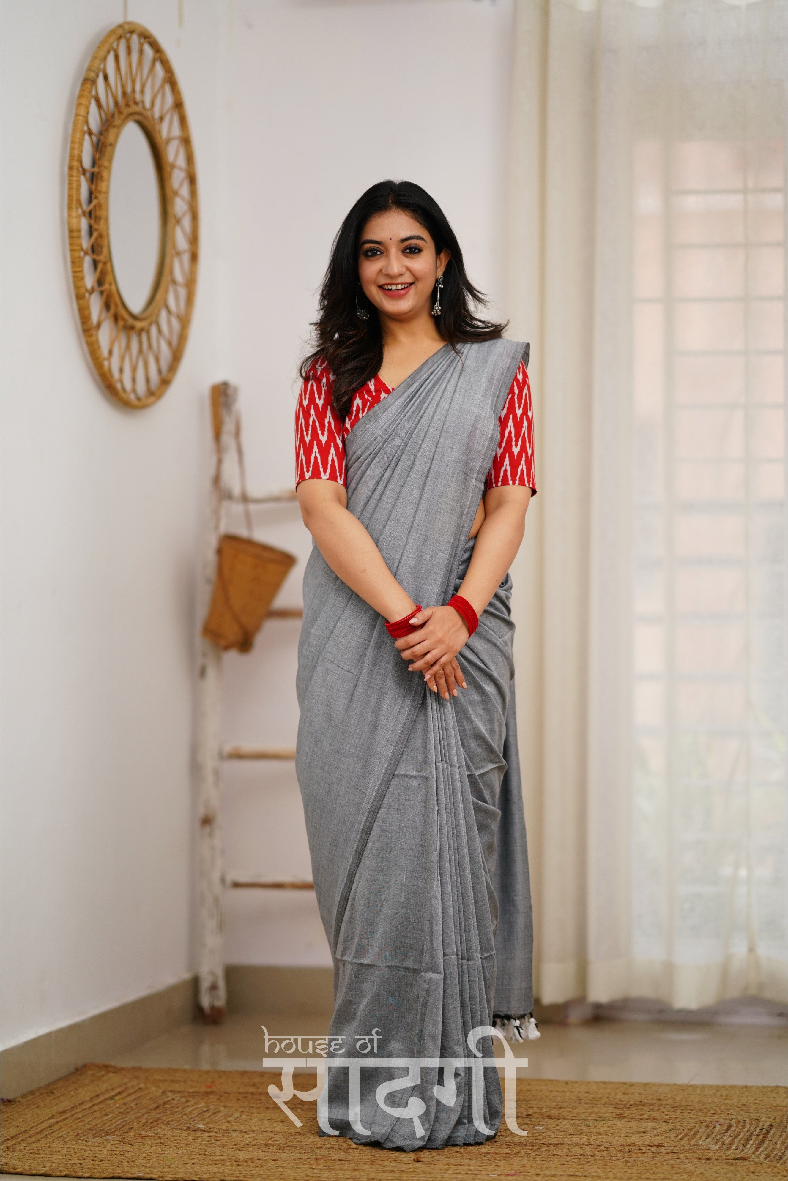 Light Grey Handloom Khadi Cotton Saree With Red Zig Zag Print Blouse