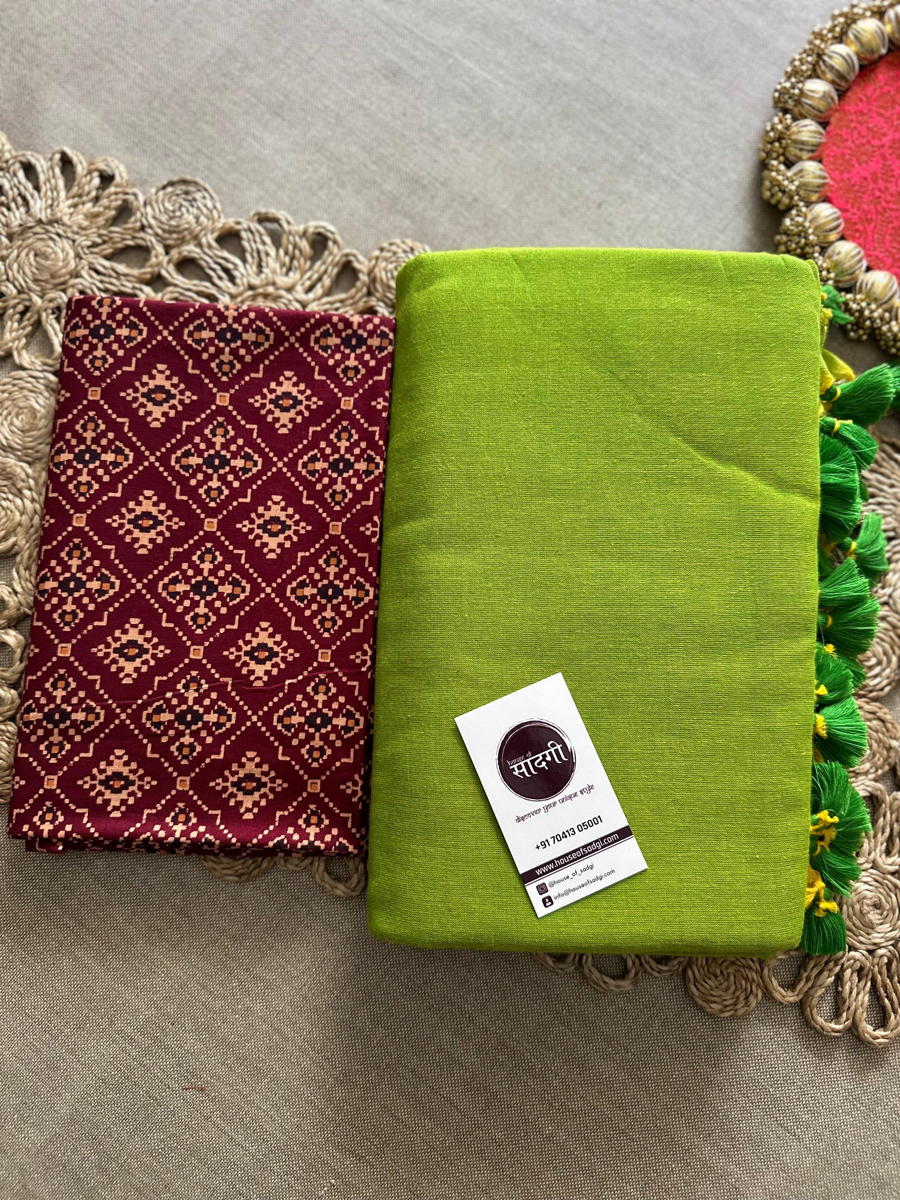 Perrot Green Handloom Khadi Cotton Saree With Maroon Geometric Print Blouse - House Of Sadgi